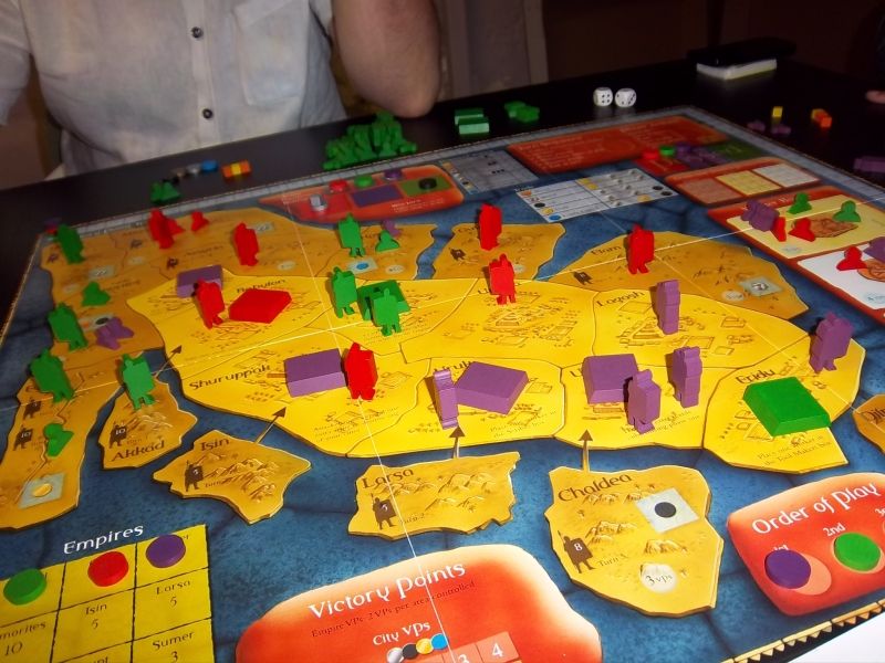 Toujours au premier tour, cette fois avec l'arrivée des empires et de leurs armées...