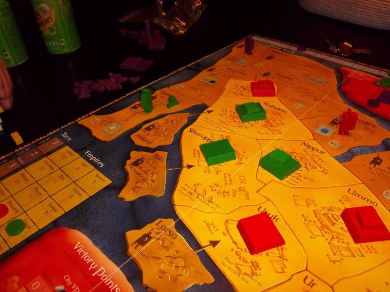 Début du 4ième tour...les trois empires sont rapidement sur le plateau. Intimidation, intimidation...