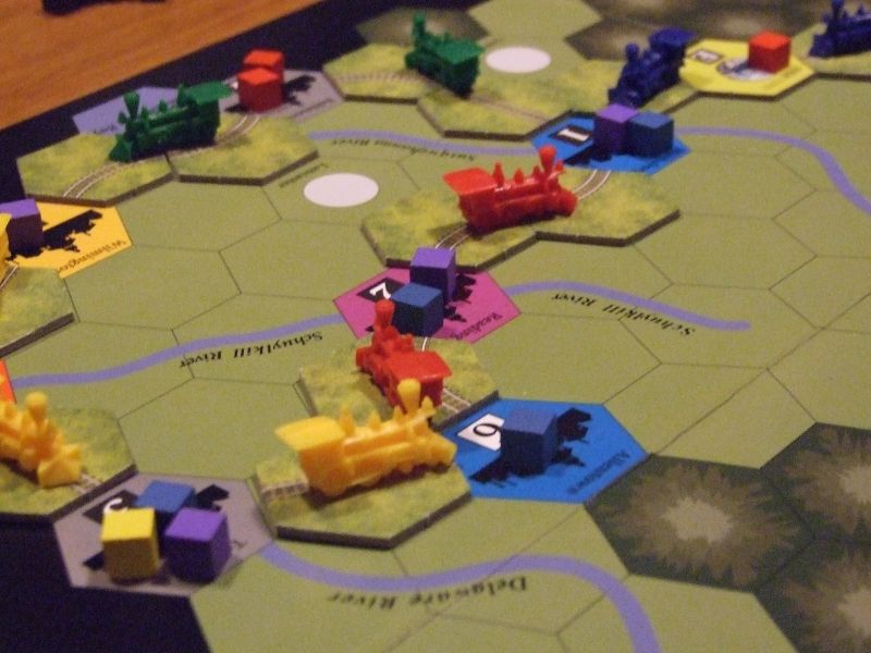 Un réseau, qui sera très dense, a fait son apparition autour des métropoles du sud-est de la carte.