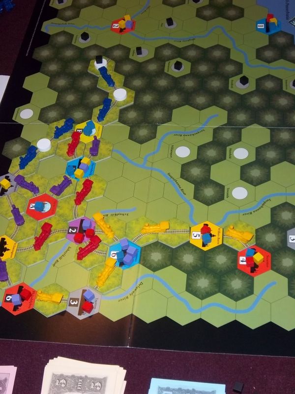 Avec ses locos bleues, Tyrion commence la traversée de la forêt/montagne.