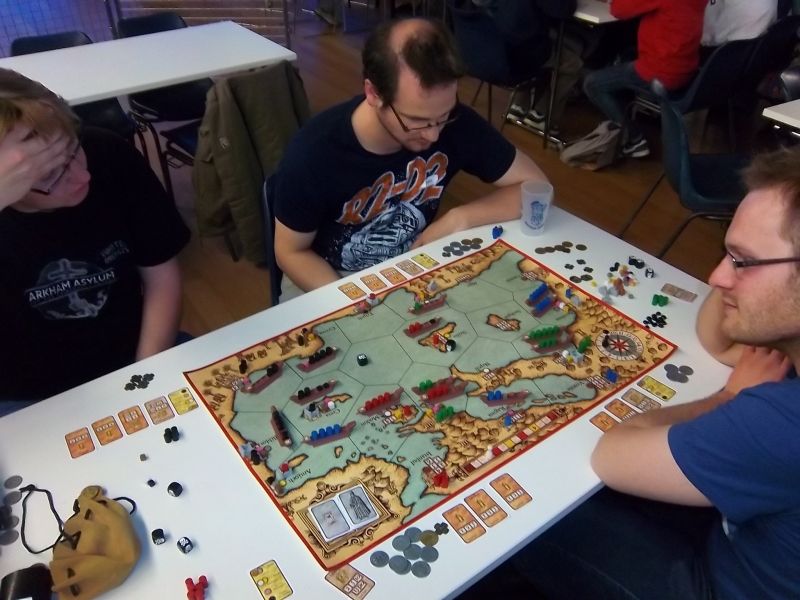 Arkham Asylum contre R2D2...la Méditerranée transformée en champs de bataille