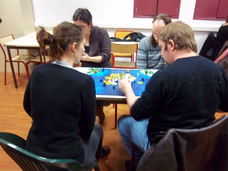 Et pendant ce temps, à coté, on jouait à The island...