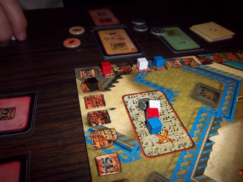 Comme souvent, les scores sont serrés aux alentours des 20 points. Pour l'instant, c'est monsieur Nicolas qui commence à y croire...