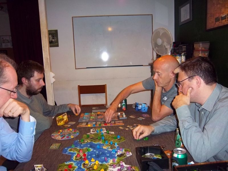 De bonnes rigolades pendant la partie, mais aussi des moments tendus au moment de choix cruciaux.