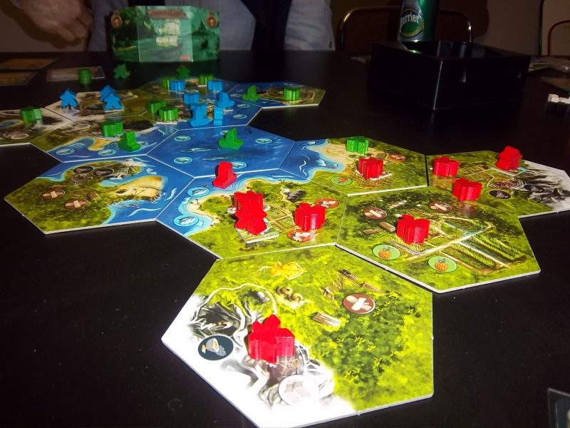 Il y avait une ch'tite crise là. Notez mon installation en bas (j'avais évidemment les rouges), alors que mes deux compères étaient sur les terres du haut.