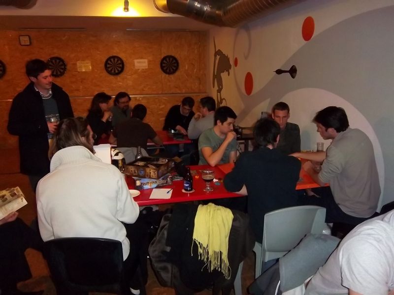 Une vue sur les autres tables durant la première ronde. 