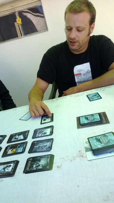 Zom explique son action avec grand sérieux