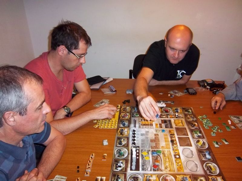 Monsieur Xavier en action...ça allait bien au début pour vous hein ? Puis ça s'est gâté...que voulez-vous, l'industrie automobile, c'est comme ça.