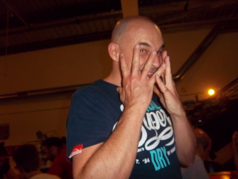 Cet homme est fou, mais nous sommes obligés de le fréquenter : il est l'aubergiste de la boutique de jeux Lud'm.