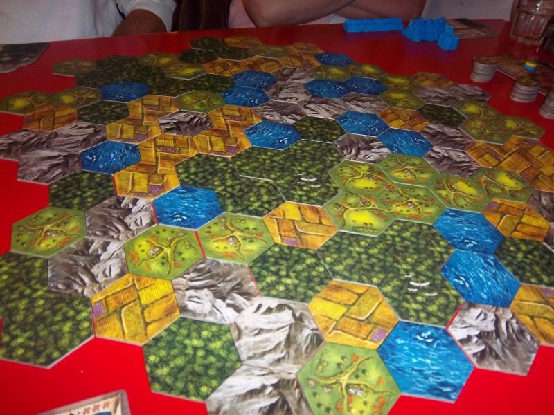 Détail important : en raison de la procédure de formation du plateau, ce dernier peut avoir des formes et des configurations géographiques très différentes d'une partie à l'autre.