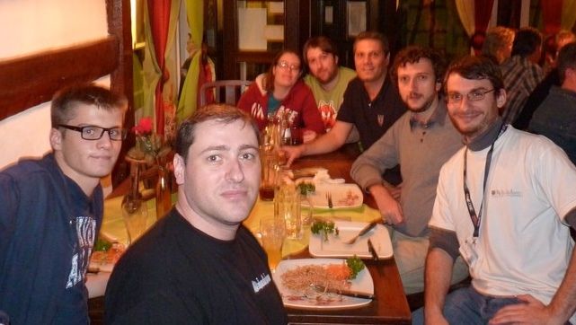 D'excellentes retrouvailles, l'échelle des flous correspond bien à l'echelle du degré d'alcolémie !