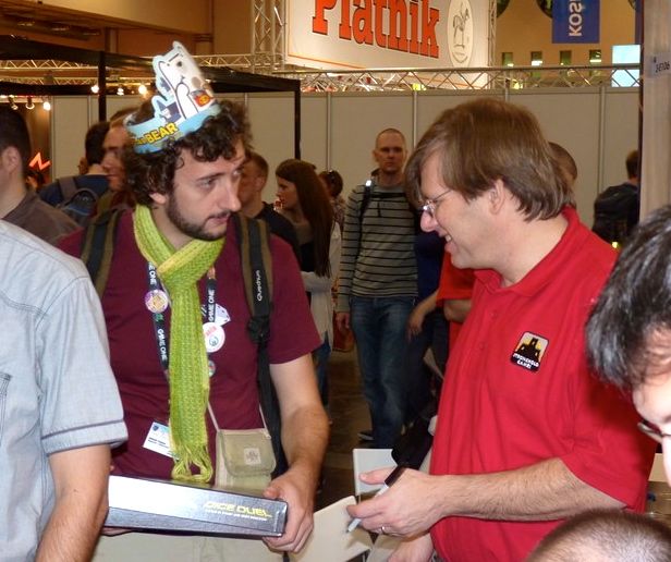 Et oui j'ai fini par craquer et faire dédicacer ma boîte, j'ai pas une belle tronche ??!