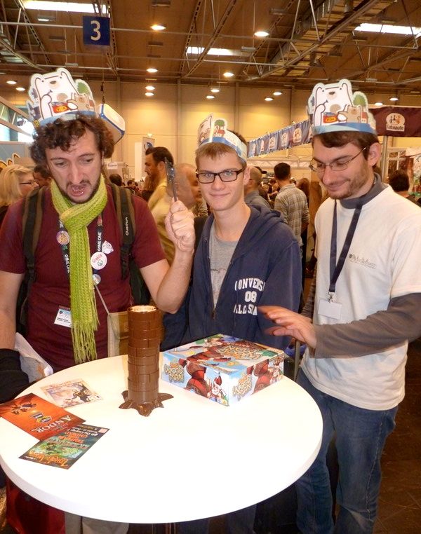 D'abord, on tronçonne de la bûche, oh oui !