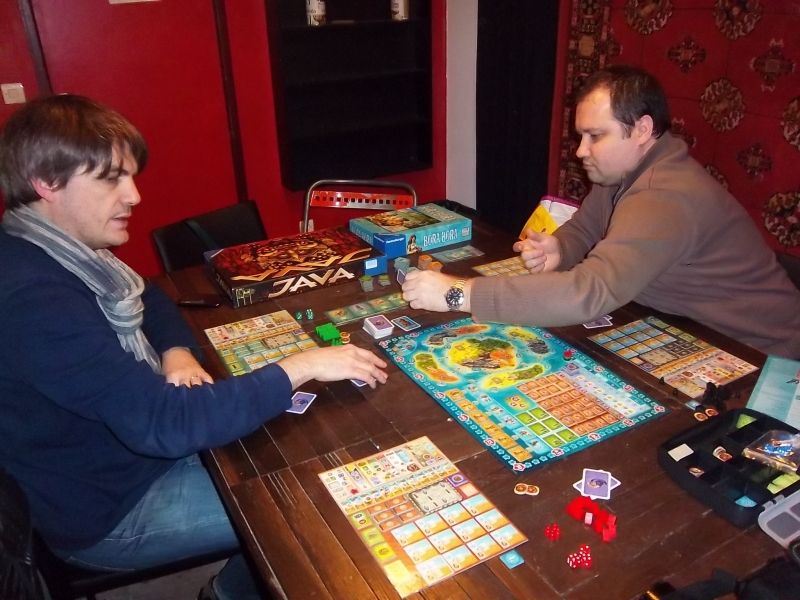 Mes deux adversaires feldiens, messieurs Unkle et Lilajax, préparent Bora Bora.