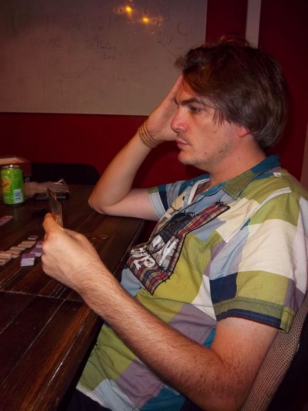 Unkle est resté concentré et attentif à chaque action jouée sur le plateau.