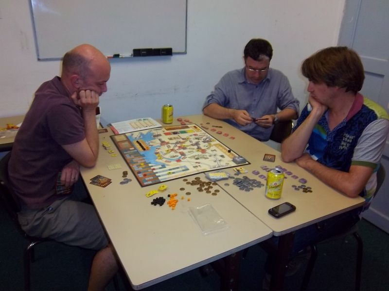 Et pendant ce temps, à la table à coté : Palf, Cormyr et Unkle en train d'en découdre...