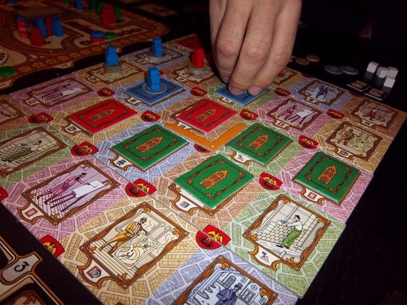 une vue du plateau composé de bandelettes durant la partie...