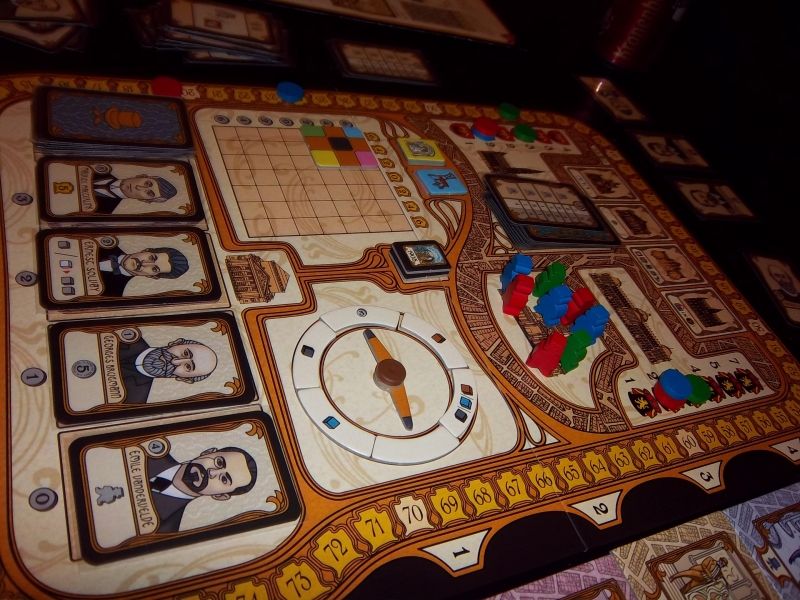 Le plateau "Bruxelles"...cool, il donne l'heure !