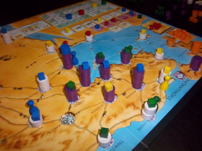 L'armée arabe palfersienne (en jaune), est prête à fondre sur Constantinople, mais les deux armées de M. Lupo666 (en vert) veillent.