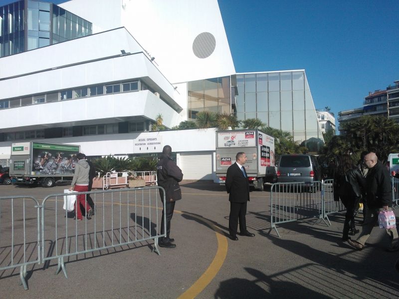 Là il faut montrer patte blanche