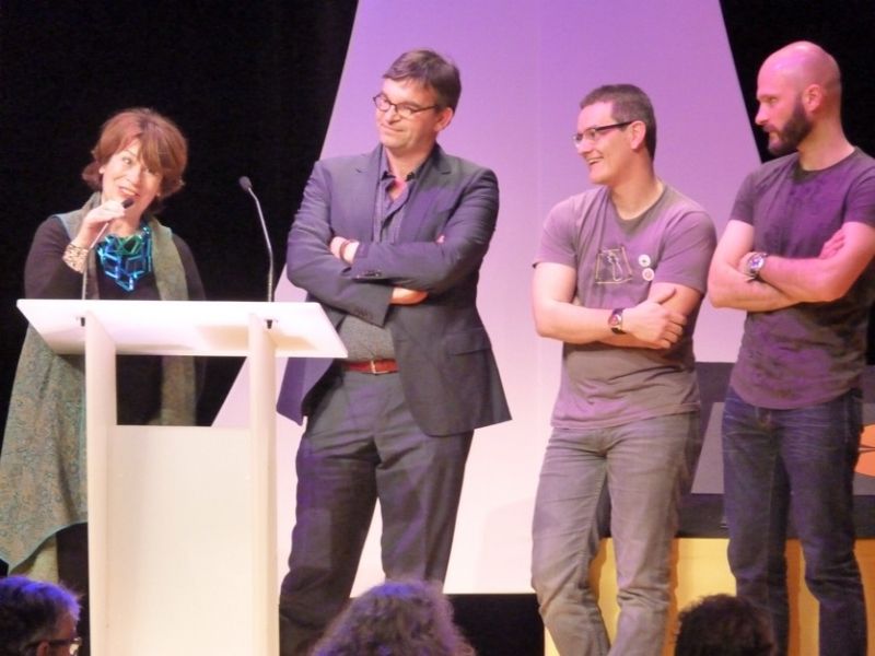 Catherine Watine et Michel Van Langendonkct jury de l'As d'Or remettent le prix aux heureux élus.