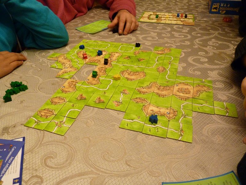 Je réussis à venir dans le pré (bleu) pour partager les points avec Lady (jaune)