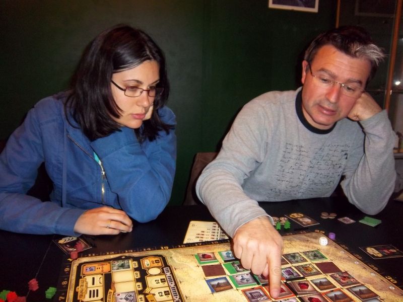 Monsieur Cormyr compte les points sous le regard attentif de Calamity Elise