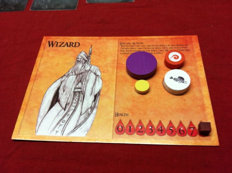 Le magicien avec le bouclier, la boule de feu et le missile magique