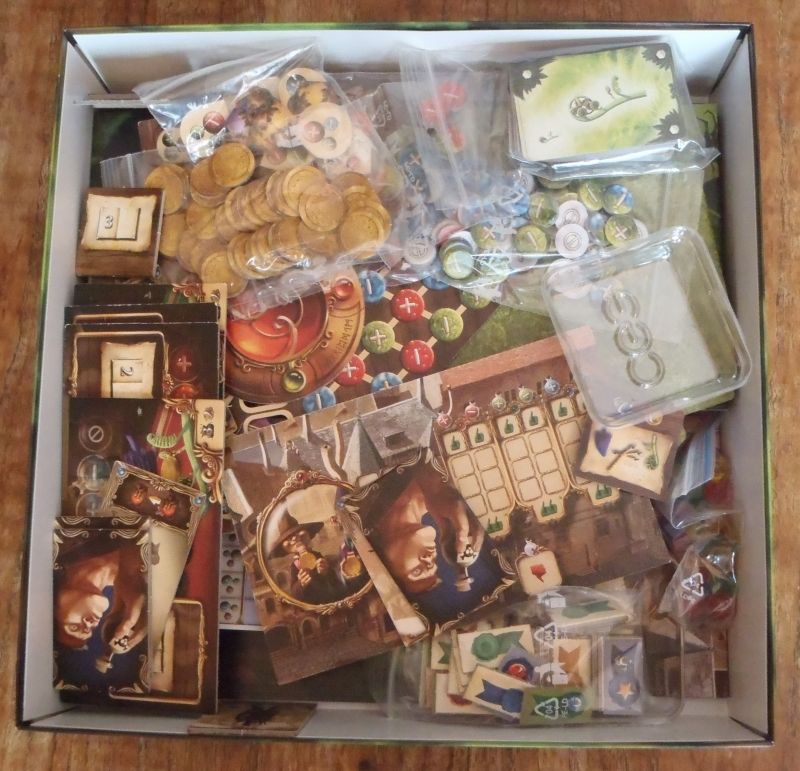 <FONT size="2pt">Pas de thermoformage mais une boîte pleine à craquer.</FONT>