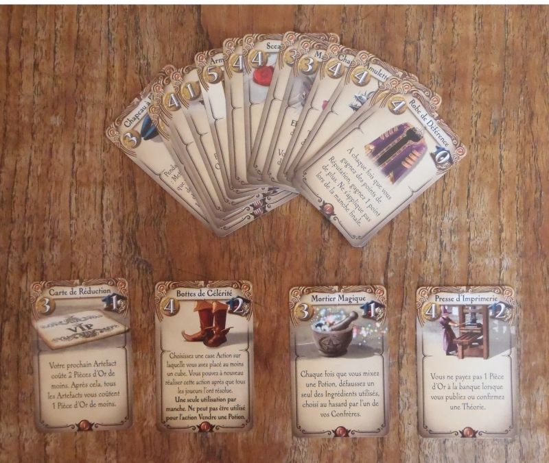 <FONT size="2pt">Des cartes rares et chèrement aquises mais donnant de puissants avantages et des points de victoire en fin de partie.</FONT>