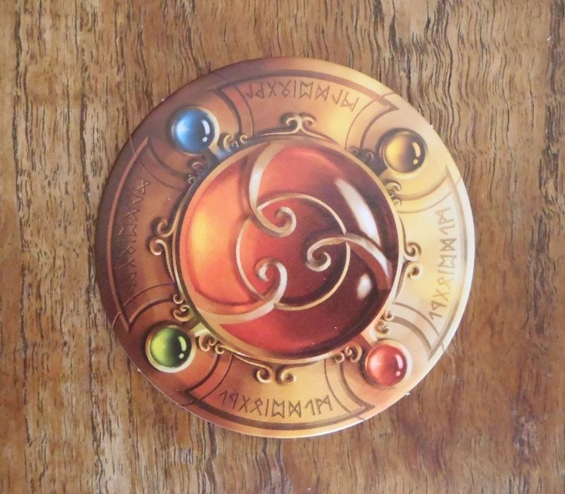 <FONT size="2pt">Et quel jeton ! Il est transmis au joueur suivant entre chaque tour.</FONT>