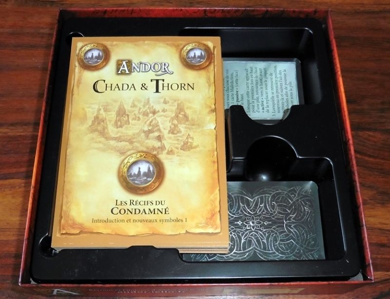 Les différentes cartes sont bien rangées.