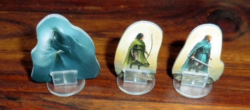 Ces figurines cartonnées représentent nos 2 héros et la malédiction qui les poursuivra...