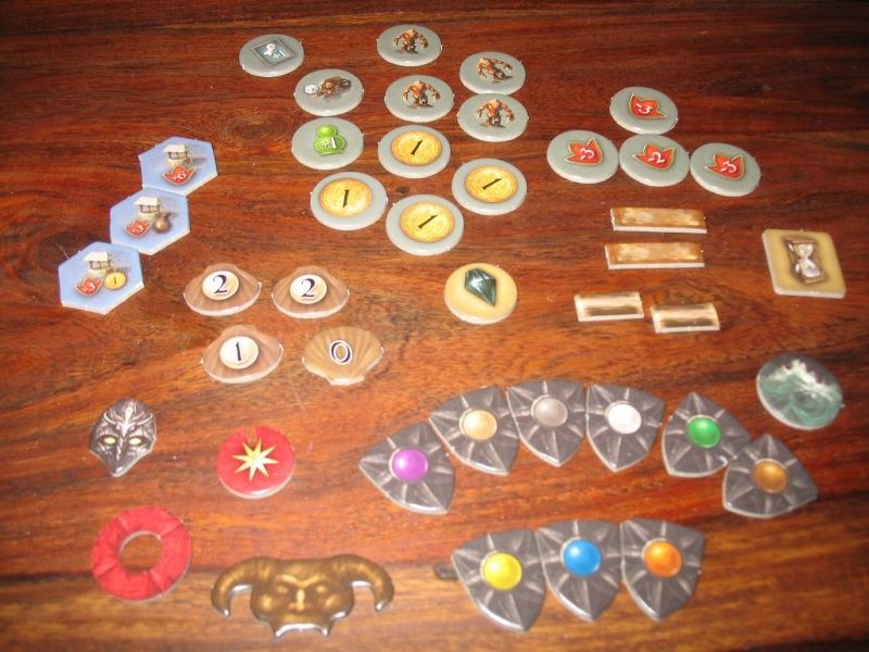 Tout plein de jetons : brouillards, blasons, coquillages, puits...