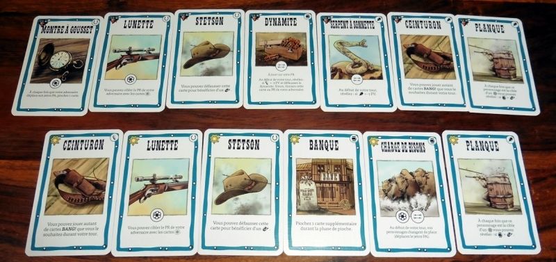 En haut les équipements des hors la loi, en bas ceux des adjoints.