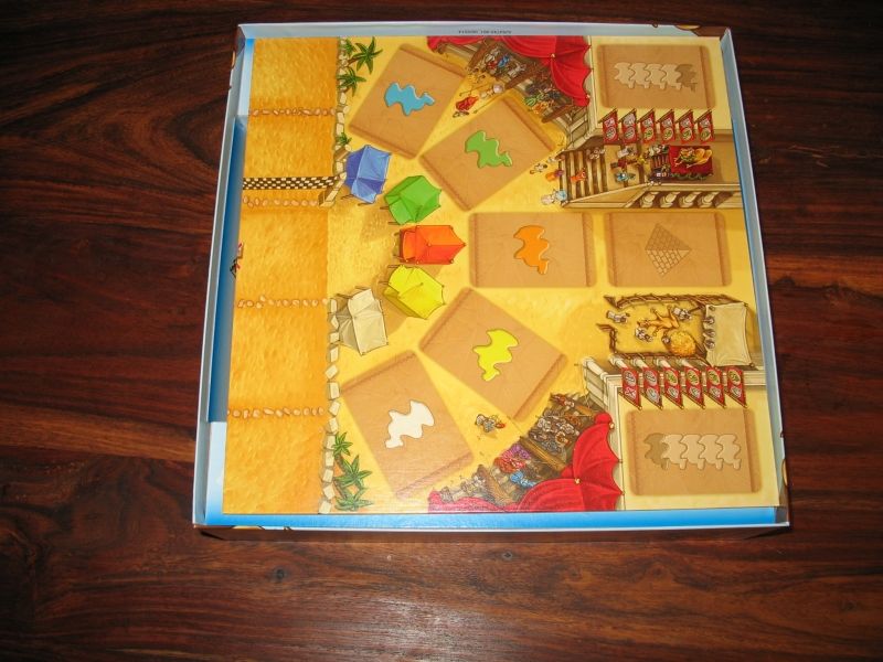 Là, à priori, ce sont les stands des fameuses équipes de chameliers...