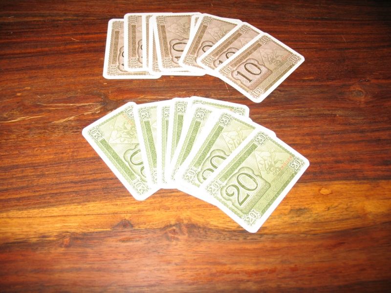 En plus des pièces, il y a aussi des billets pour les riches...