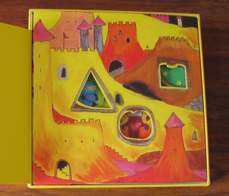 On commence à mieux apercevoir ce qui se cache à l'intérieur...