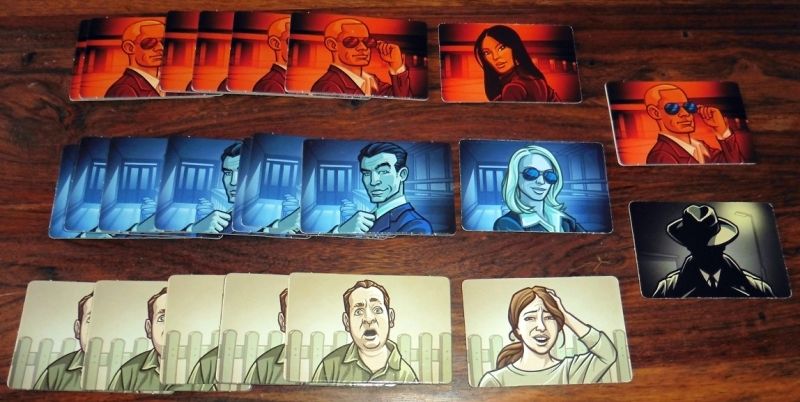 Les agents rouges et bleus, mais aussi le témoin, l'agent double et l'horrible assassin !!!