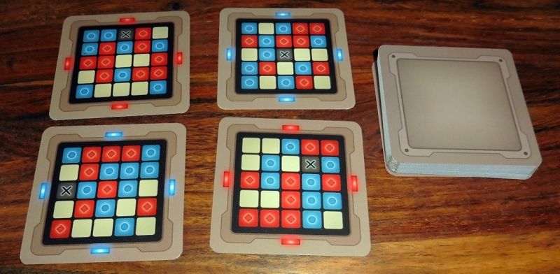 Chaque carte pouvant être utilisée dans 4 sens différents, les combinaisons sont immenses !