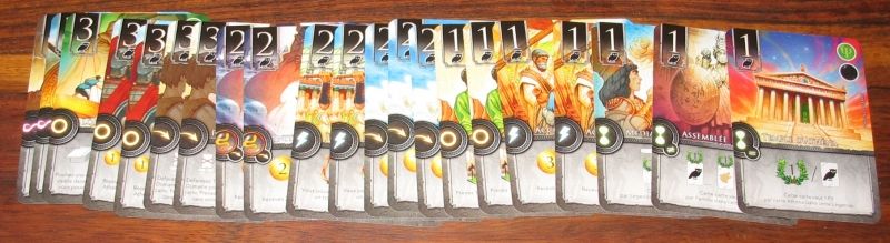 Il existe 8 familles comme celle-ci, ici : la déesse Athéna.