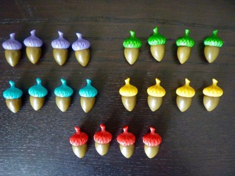 Les glands de couleur (sur le modèle de ceux de Coconut's).