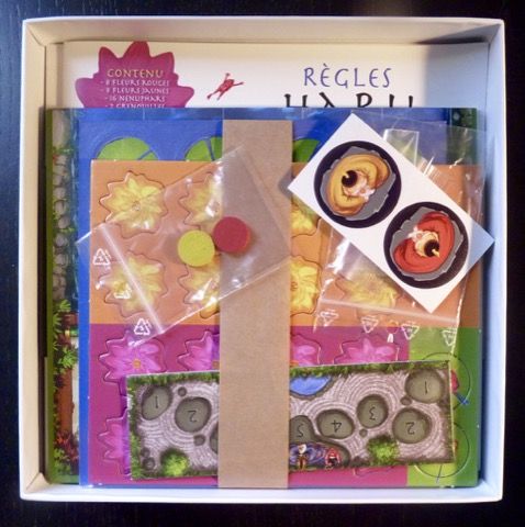 règles du jeu, 2 punchboards, 1 plateau principal et un mini plateau,  2 pions, 3 petits sachets