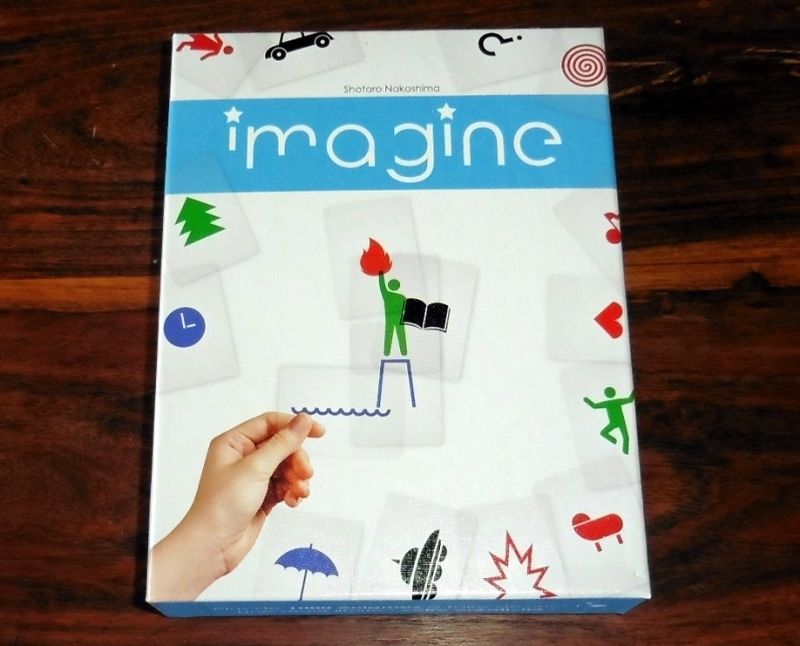 Boite principalement blanche et très sobre rappelant Concept