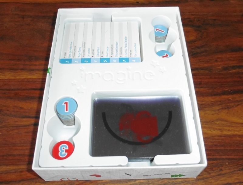 Un thermoformage bien adapté mais qui cache une boite bien trop grande comme souvent...