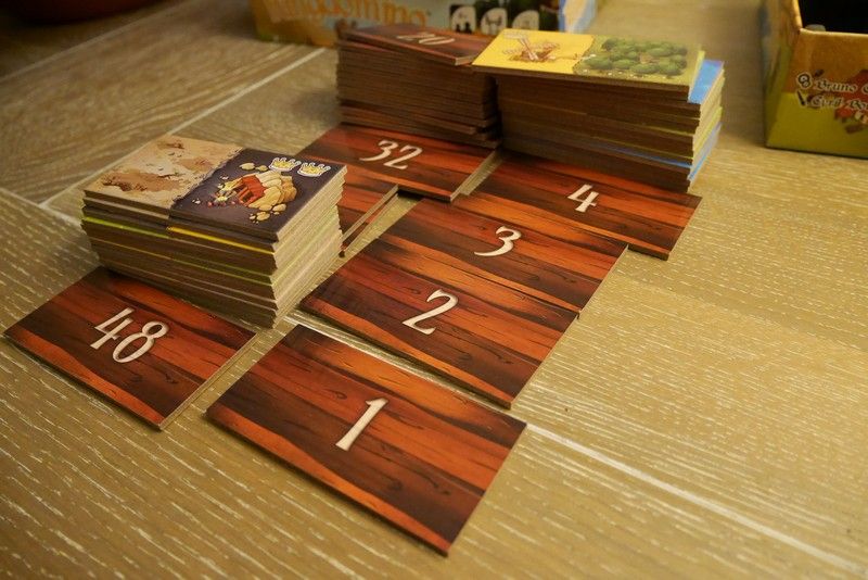 Les tuiles côté pile sont numérotées de 1 à 48. 