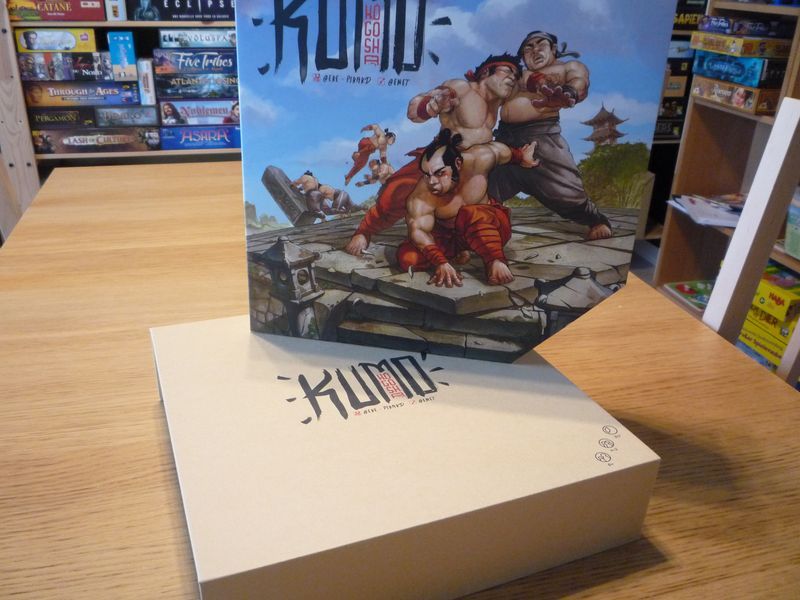 La boite du jeu sortie de sa couverture