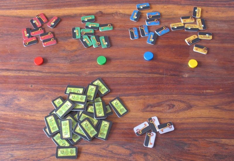 Les jetons chèque, et clé/service pour chaque joueur ainsi que leur pion de rappel à leur couleur.