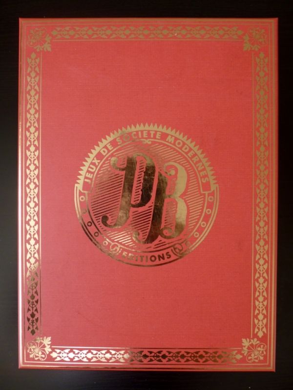 On ne se refuse rien chez Purple Brain... Même pas des lettres dorées à l'effigie de la marque !