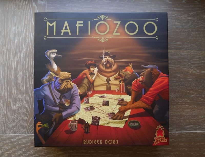 La boite marque l'ambiance noire du jeu.